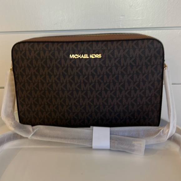 NWT MICHAEL KORS JET SET LG EW CROSSBODY IN BROWN